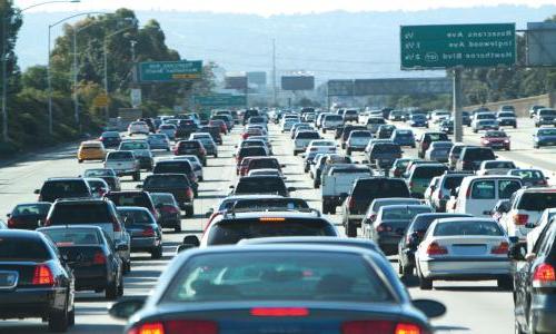Heavy traffic on I-405 in Los Angeles